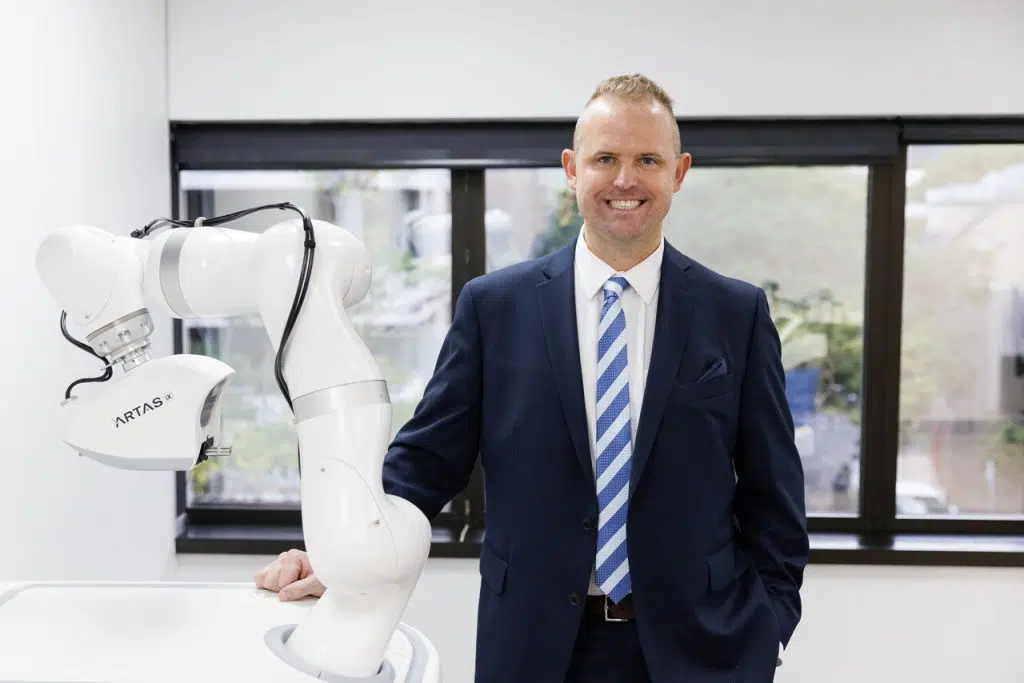 Dr Mark Chernoff with the Robotic ARTAS for hair transplantation treatment of hair loss